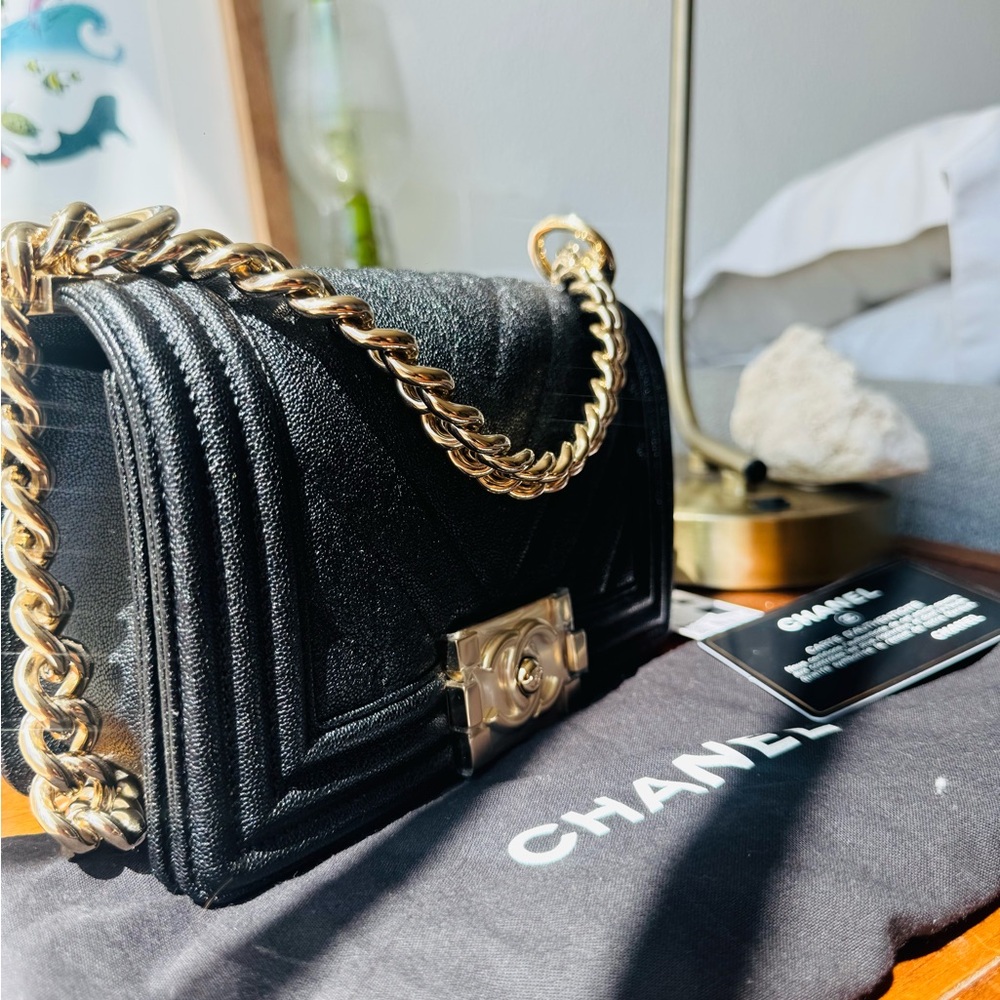 NEW!!  Authentic!! Small Chanel Black Quilted Shoulder Bag - Picture 8 of 13